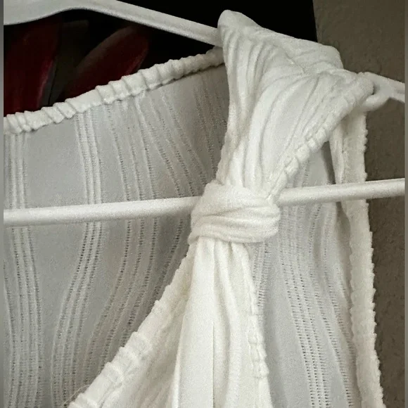 White detail tank top - Picture 2 of 7